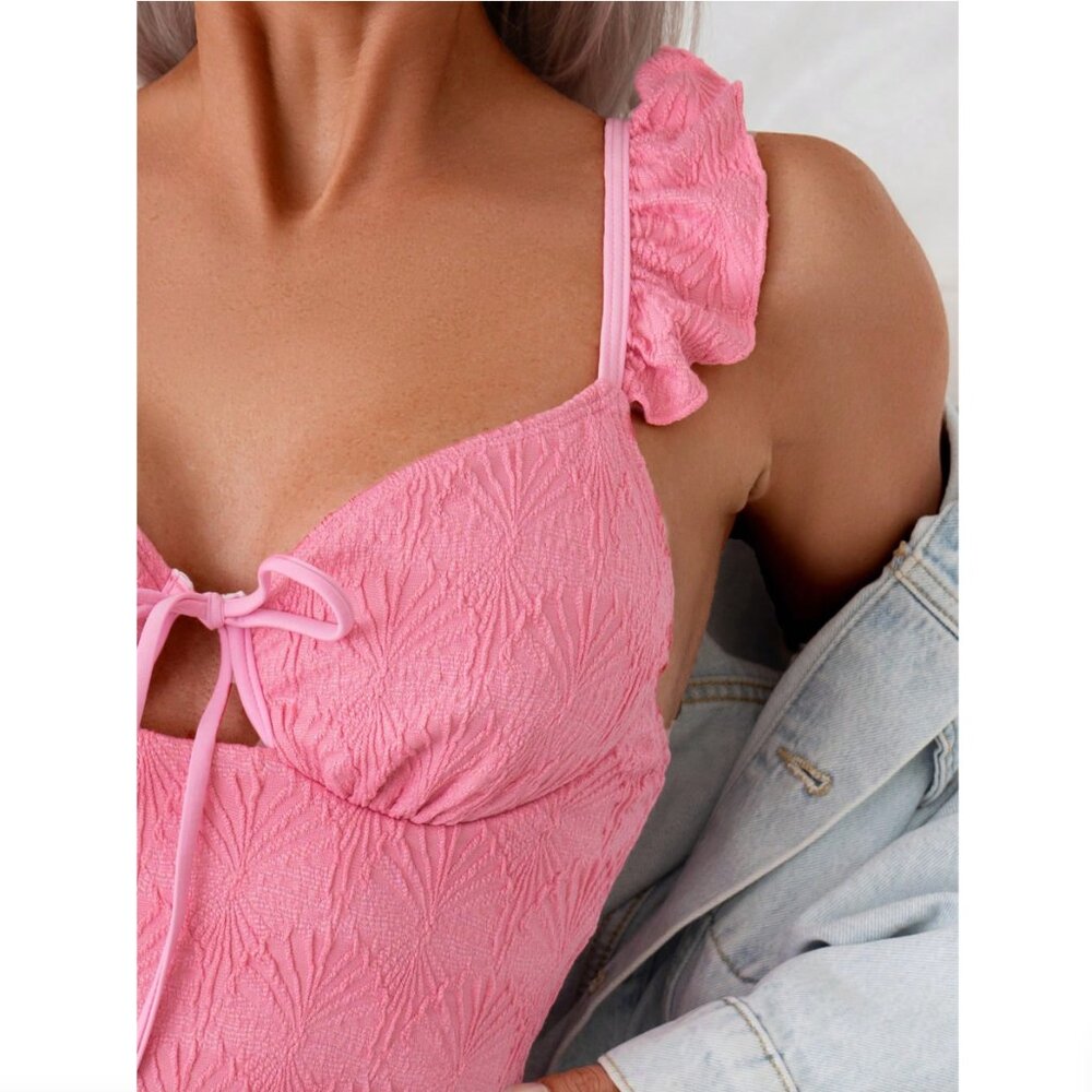 New to Posh C 🔆 | Concha Rosa Euro Style Steel Wire Floral Textured Swimsuit - Picture 7 of 8